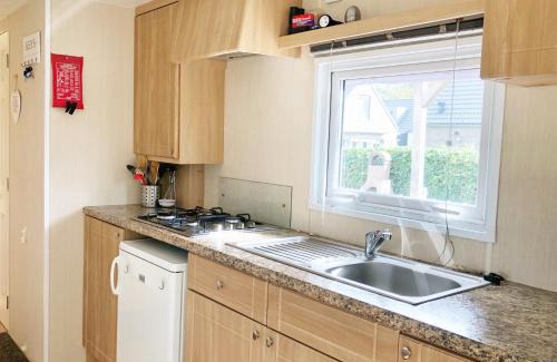 Sint Maarten Chalet De Esquí | Chalet 575 op Recreatiepark De Wielen