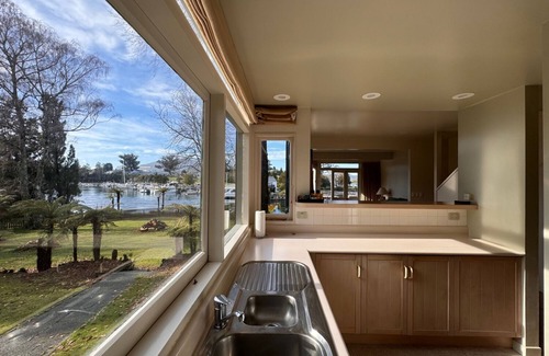 Taupo Chalet De Esquí | Chalet 6, The Retreat - located within a private lakefront estate
