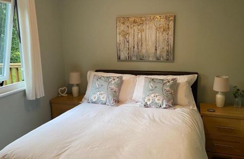 Bont Newydd Chalet De Esquí | Chalet 64, Lakeside, Glan Gwna Holiday Park