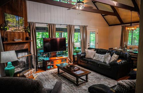Pine Mountain Chalet De Esquí | Chalet #66- a rare gem steps from swimming pool