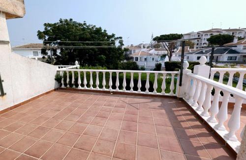 Sector O - Ostrero Casa | Chalet adosado en Matalascañas con piscina y chimenea, cerca de la playa
