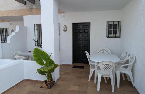 Sector O - Ostrero Casa | Chalet adosado en Matalascañas con piscina y chimenea, cerca de la playa