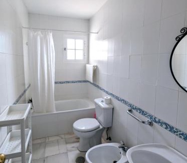 Sector O - Ostrero Casa | Chalet adosado en Matalascañas con piscina y chimenea, cerca de la playa
