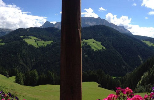 Longiaru Chalet De Esquí | Chalet Aiarei Your private retreat in the Dolomites. Where comfort meets nature.