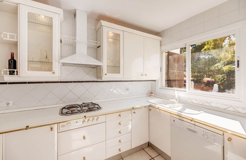 Tolleric Chalet De Esquí | Chalet 'Algues 7' with Sea View, Wi-Fi and Air Conditioning