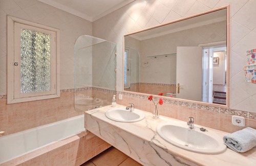 Tolleric Chalet De Esquí | Chalet 'Algues 7' with Sea View, Wi-Fi and Air Conditioning