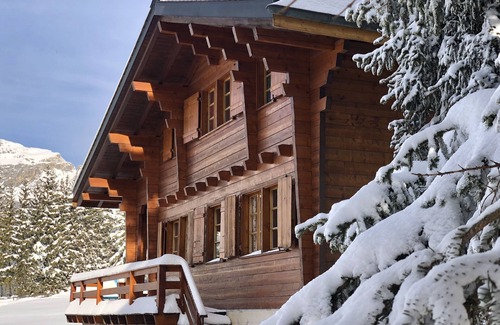 Lens Chalet De Esquí | Chalet todo en madera, naturaleza, encanto loco, a 1,5 km de Crans Montana.