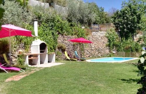 Guejar Sierra Chalet De Esquí | Chalet "Almez de Lúa" with Mountain View, Private Pool & Wi-Fi