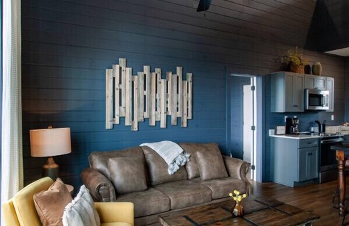 Sevierville Cabina | Chalet Amelia -Lake View+HotTub+Fireplace+Arcade!