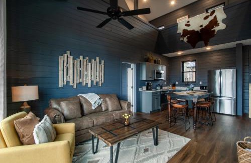 Sevierville Casa | Chalet Amelia Lake View HotTub Fireplace Arcade