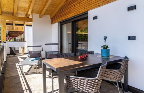 Caines Chalet De Esquí | Chalet "Apfel Feld-Hof" con bañera de hidromasaje, piscina de agua salada y terraza