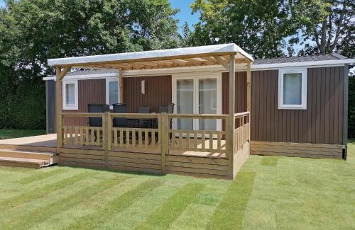 Koudekerke Chalet De Esquí | Chalet Aqua in Netherlands with Veranda