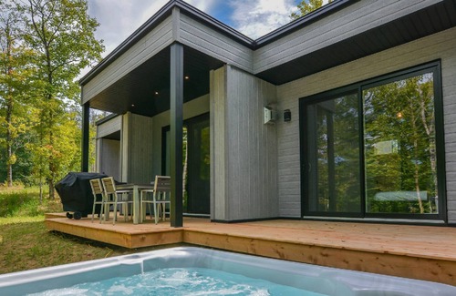 La Conception Chalet De Esquí | Chalet at Bel Air Tremblant Ideal for a family (4 children) Private Jacuzzi Bbq