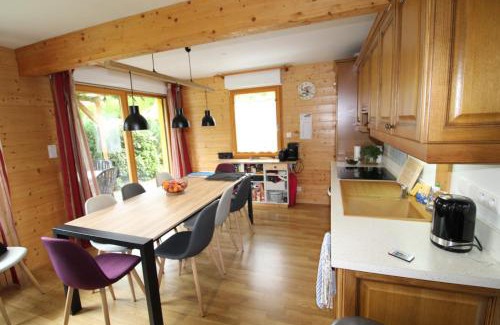 Gerardmer Villa | Chalet avec mezzanine 4 étoiles, Saint Mamet, jusqu'à 10 couchages, proche du lac de Gérardmer des commerces et des pistes de ski dans un quartier calme
