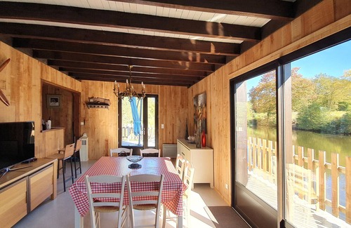 Saint-Estephe Chalet De Esquí | Chalet avec Terrasse sur Étang de pêche privé à Saint-Estèphe en Périgord