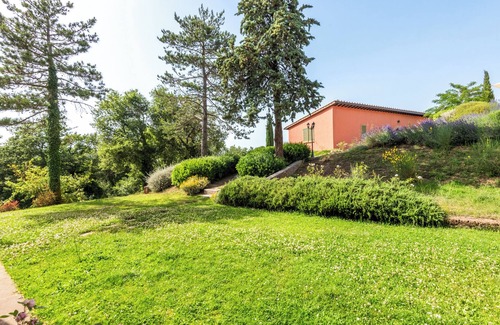 Trequanda Chalet De Esquí | Chalet "Azzurro" with Mountain View, Shared Pool & Wi-Fi