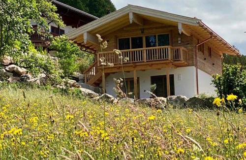Sankt Valentin Chalet De Esquí | Chalet BERGSUCHT in Ruhpolding Bayern, Traumlage am sonnigen Südhang, kostenlose Parkplätze, schnelles WLAN, ruhige Sackgasse, NETFLIX inklusive