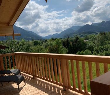 Sankt Valentin Chalet De Esquí | Chalet BERGSUCHT in Ruhpolding Bayern, Traumlage am sonnigen Südhang, kostenlose Parkplätze, schnelles WLAN, ruhige Sackgasse, NETFLIX inklusive