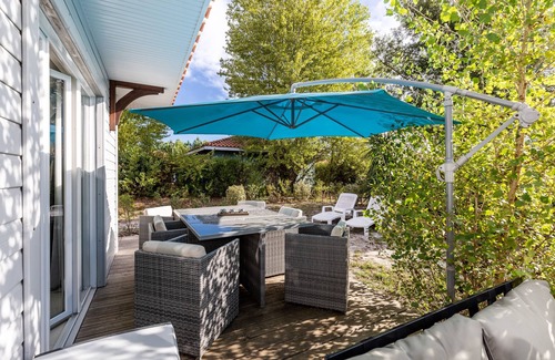 Parentis-en-Born Casa | Chalet 'Bois lac de Biscarrosse' con piscina climatizada, jardín privado y Wi-Fi