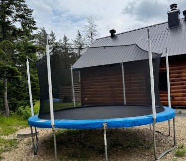 Mauricie Chalet De Esquí | Chalet bois rond, Spa, rivière & nature