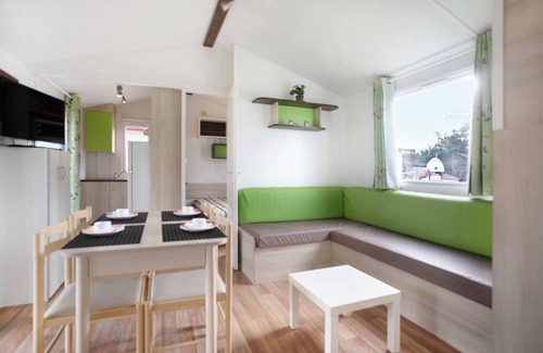 Burinhosa Chalet De Esquí | Chalet 'Bungalow T3 I - 15 Min From Nazaré' con piscina compartida, terraza y aire acondicionado.