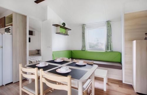 Burinhosa Chalet De Esquí | Chalet 'Bungalow T3 I - 15 Min From Nazaré' con piscina compartida, terraza y aire acondicionado.