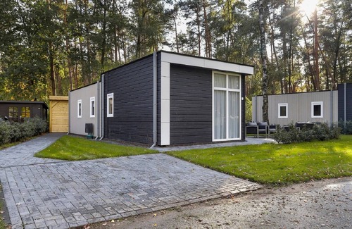 Markelo Chalet De Esquí | Chalet by Forest Edge with Modern Design