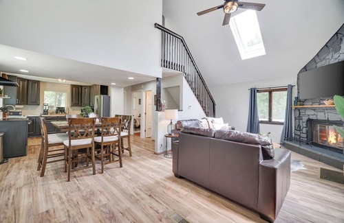 East Stroudsburg Chalet De Esquí | Chalet by the River: Adventure Awaits