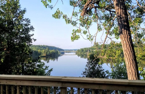 L'lle-du-Grand-Calumet Cabaña | Chalet Cadieux – Waterfront Getaway with Hot Tub, Views & Outdoor Adventures