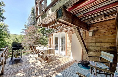 St-Adolphe-d'Howard Chalet De Esquí | Courchevel chalet with lake and year-round spa in the mountains!
