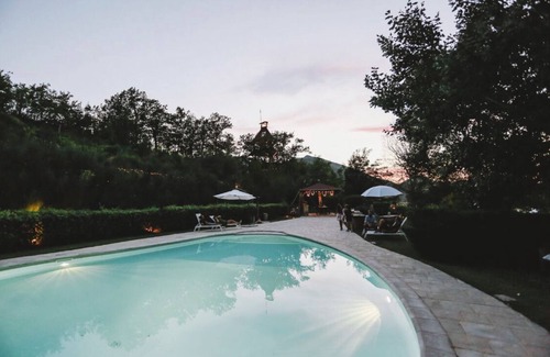 Cagli Casa | Chalet Ca 'Panicale, piscina, spa, gimnasio, casa en el árbol, privacidad, relajación.