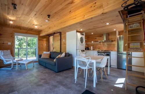Saint-Alphonse-Rodriguez Casa | Chalet Hello| Private Lake Access | Hot Tub | EV