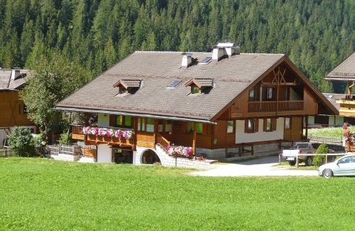 Penia Chalet De Esquí | Chalet Cesa Galadriel-1 by Interhome