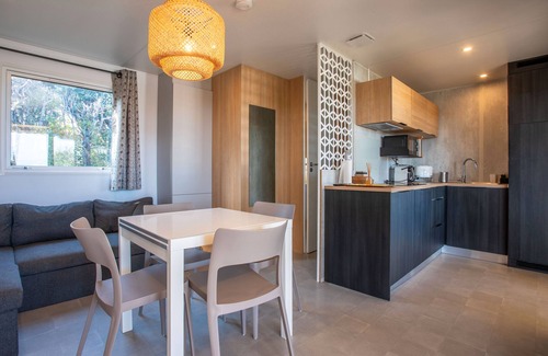La Rouviere Casa | Chalet 'Chic' con vistas a la montaña, piscina compartida y aire acondicionado
