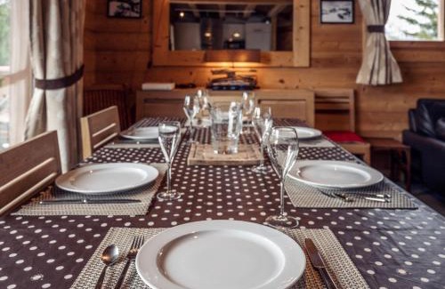 Meribel Chalet De Esquí | Chalet Chaleureux à Méribel : Cheminée, Jacuzzi, Proche Commerces, 4 Chambres en Suite - FR-1-688-18