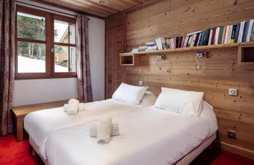 Meribel Chalet De Esquí | Chalet Chaleureux à Méribel : Cheminée, Jacuzzi, Proche Commerces, 4 Chambres en Suite - FR-1-688-18