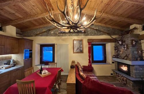 Courmayeur Chalet De Esquí | Chalet Chez Louis - Alpine Charm with Mont Blanc View & Ski Access