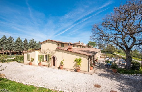 Trequanda Chalet De Esquí | Chalet "Cigno" con piscina compartida y Wi-Fi