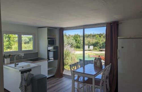 L'Isle-sur-la-Sorgue Chalet De Esquí | Chalet climatisé en campagne avec baignade privée