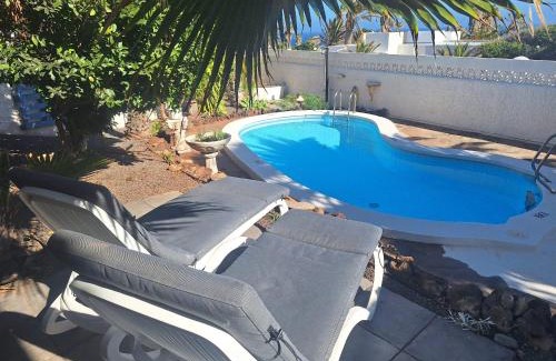 Arico Casa | Chalet con piscina privada de 2 dormitorios, terrazas, jardin y barbacoa - Casa Momo