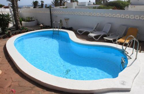Arico Casa | Chalet con piscina privada de 2 dormitorios, terrazas, jardin y barbacoa - Casa Momo