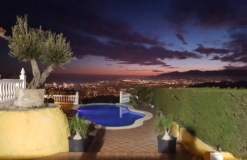 Malaga-Este Chalet De Esquí | Chalet con una de las mejores vistas de Málaga. A pocos km del centro histórico.