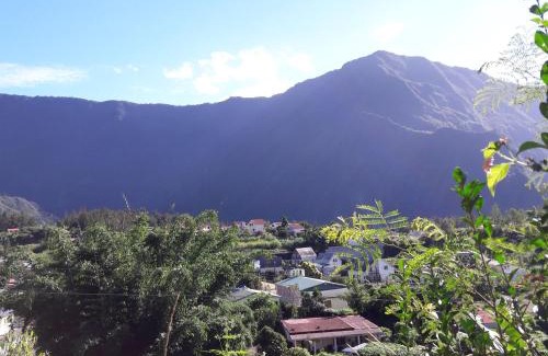 Salazie Casa | Chalet créole à Salazie : gîte familial tout équipé - FR-1-786-31
