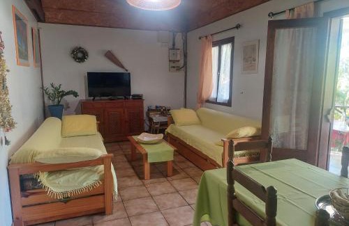 Salazie Casa | Chalet créole à Salazie : gîte familial tout équipé - FR-1-786-31
