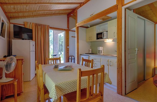 Les Tourrettes Chalet De Esquí | Chalet 'D'alpion' con piscina compartida, terraza privada y jardín compartido