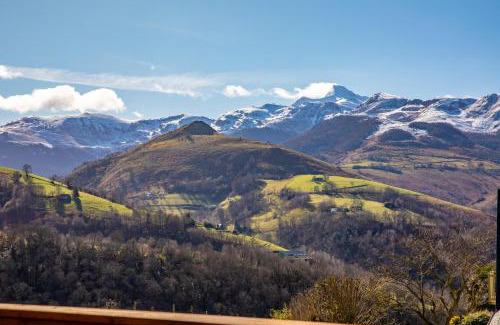 Arrodets-ez-Angles Chalet De Esquí | Chalet dans les Hautes- Pyrénées entre Lourdes et Bagnères Calme et Vue magnifique