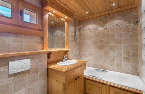 Megeve Chalet De Esquí | Chalet de Charme 4 Chambres, Balcons, Jardin, Proche Centre et Télécabine Megève - FR-1-453-12
