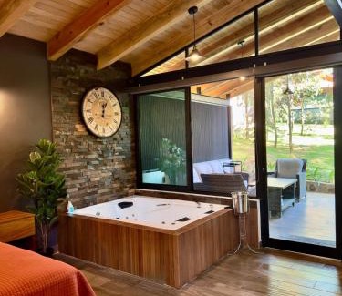 Mazamitla Chalet De Esquí | Chalet de Montaña con Jacuzzi y Futbolito