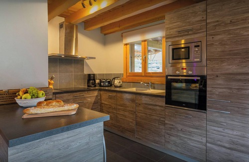 Saint-Jean-dʼAulps Chalet De Esquí | Chalet de Nantaux - Morzine family stay 8p with spa & sauna - OVO Network