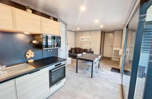 Jullouville Chalet De Esquí | Chalet de Standing à Jullouville: 6 Couchages, Piscine Chauffée, Proche Plage et Commerces, WiFi Gratuit - FR-1-361-548